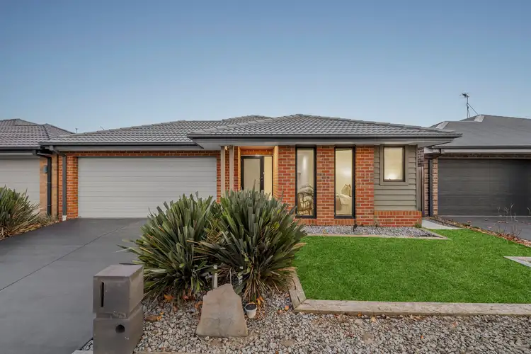 82 Coastside Drive, Armstrong Creek VIC 3217