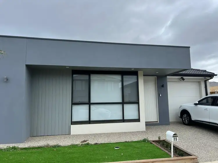 15 HUNTINGTOWER AVENUE, Mickleham VIC 3064