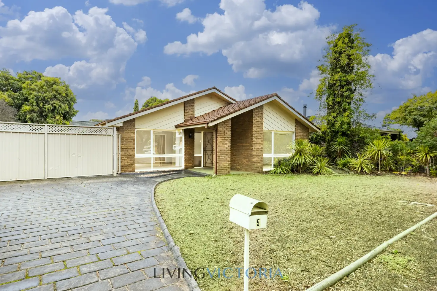 Main view of Homely house listing, 5 Oxford Close, Sunbury VIC 3429