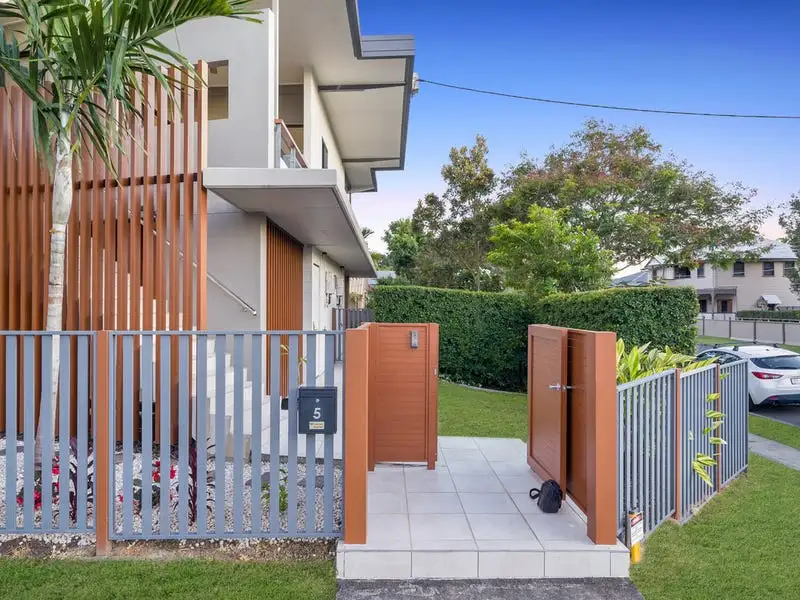 Main view of Homely apartment listing, 5/6 Sixth Avenue, Sandgate QLD 4017