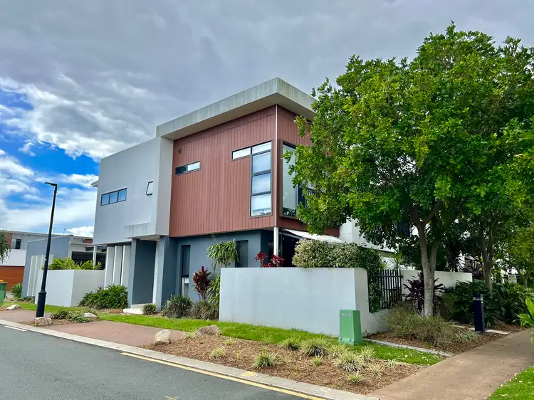30 Mayfair Lane, Hope Island QLD 4212