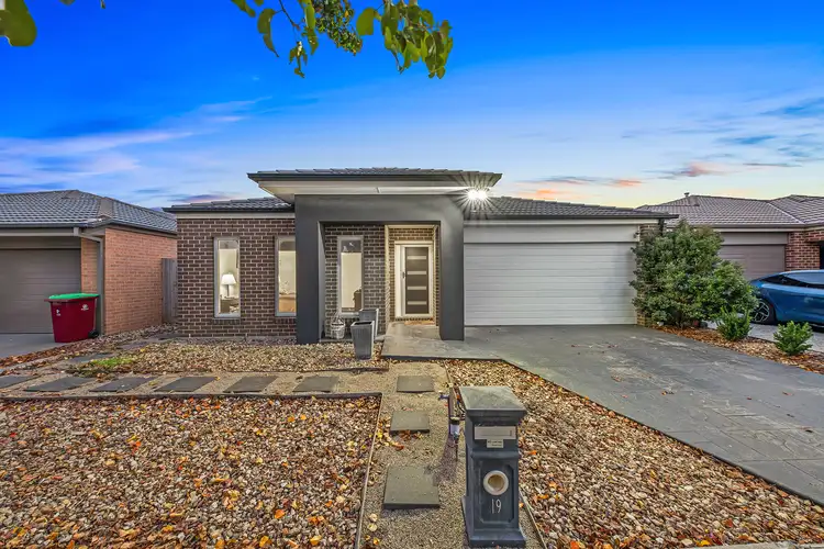 19 Appaloosa Grove, Clyde North VIC 3978
