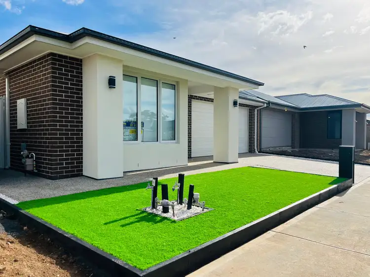 Second view of Homely house listing, 6 Nesting Way, Werribee VIC 3030