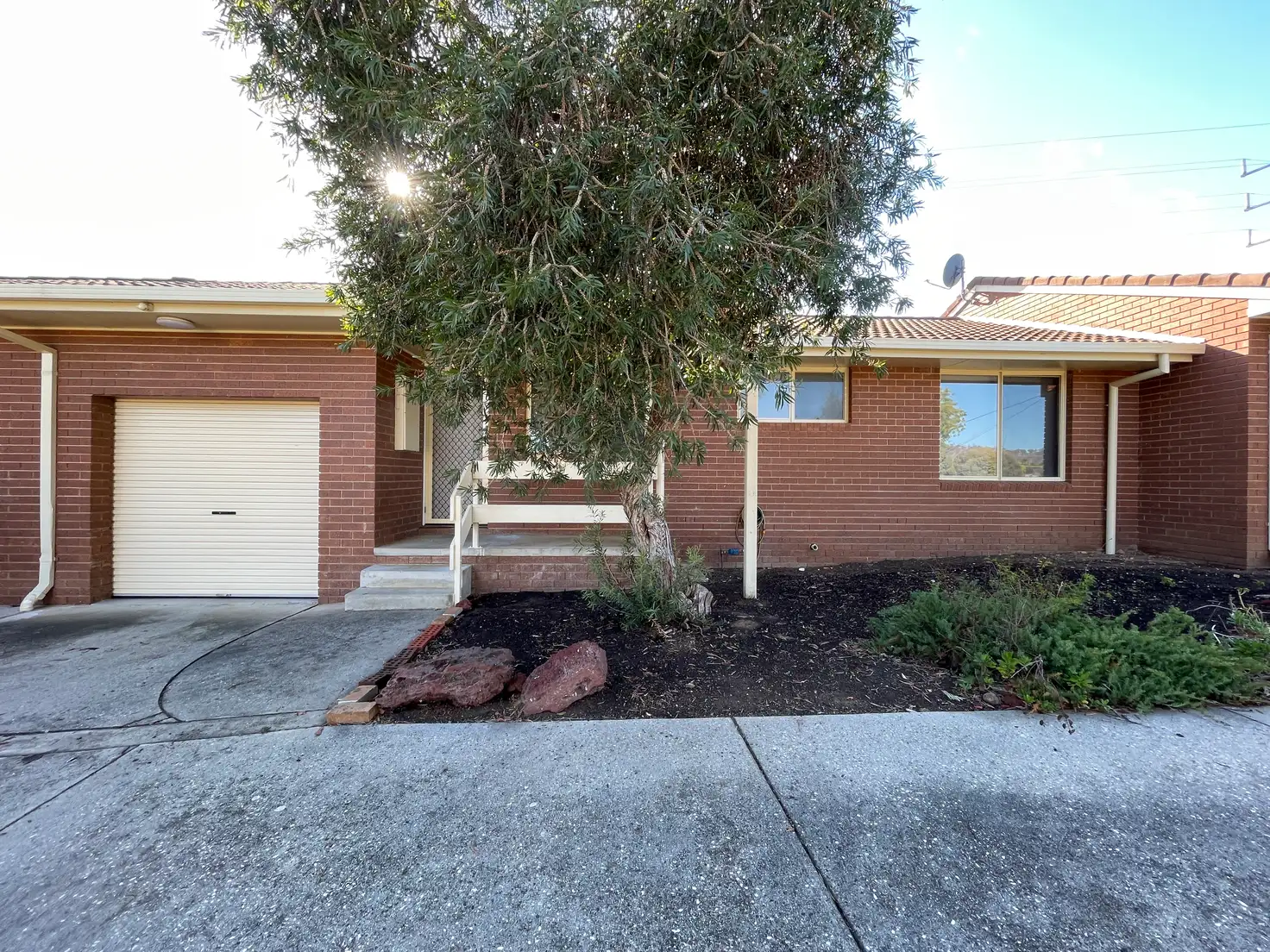 Main view of Homely townhouse listing, 2/4 Skipton Court, Wodonga VIC 3690