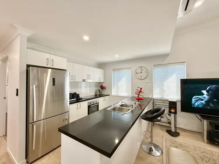Fourth view of Homely unit listing, 17/1 Links Court, Urraween QLD 4655