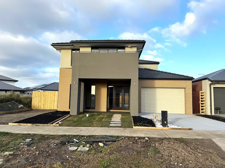 5 Laker Boulevard, Clyde North VIC 3978