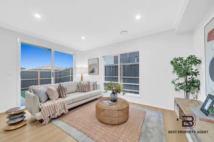 10 Mimosa Grange, Clyde VIC 3978