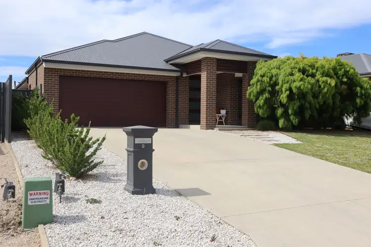 9 CLEARWATER PLACE, Thurgoona NSW 2640
