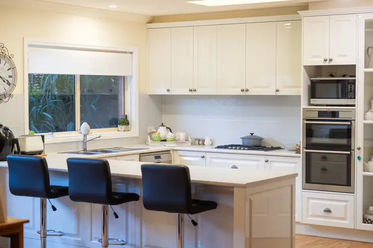 Fifth view of Homely house listing, 3 AVONDALE DRIVE, Wodonga VIC 3690