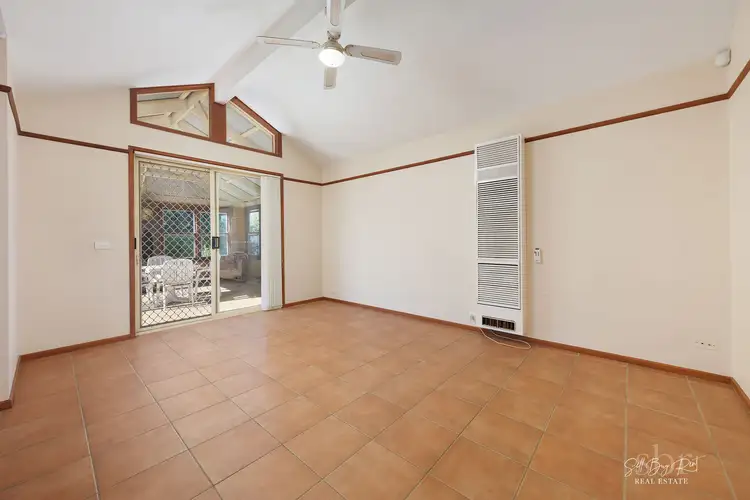 Sixth view of Homely house listing, 8 IAN COURT, Wodonga VIC 3690