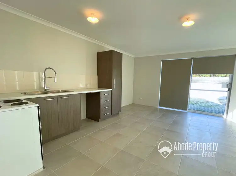 Granny Flat/52 Elizabeth Street, East Cannington WA 6107