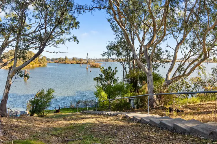 24 MCLEOD STREET, Kirwans Bridge VIC 3608