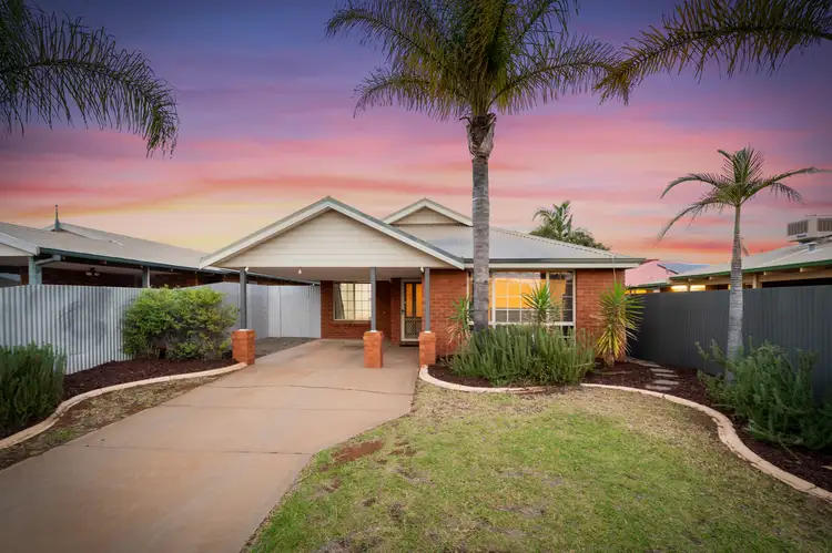 3 Crowley Gardens