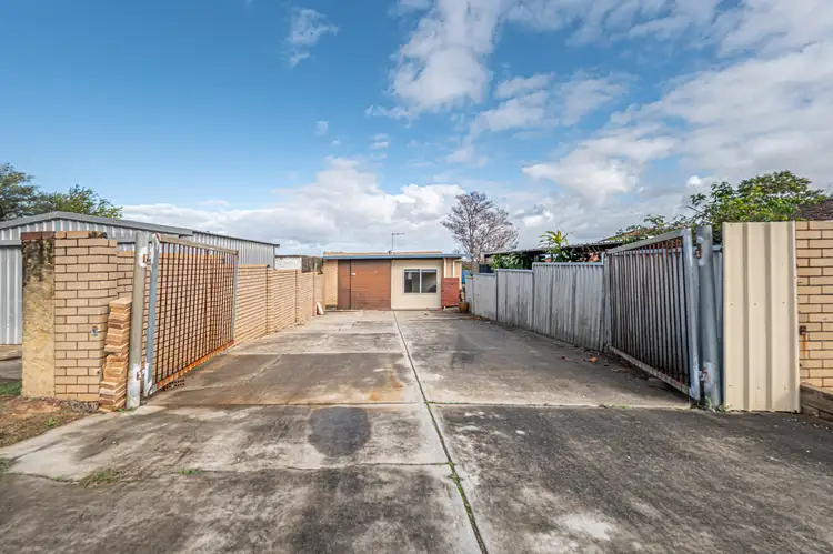 33A Lucich Street, Kelmscott WA 6111