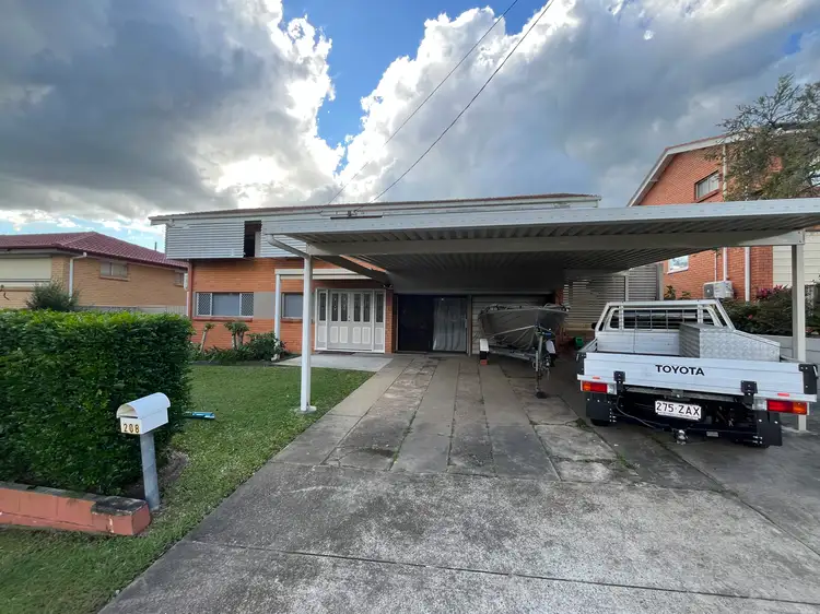 208 BROADWATER ROAD, Mansfield QLD 4122