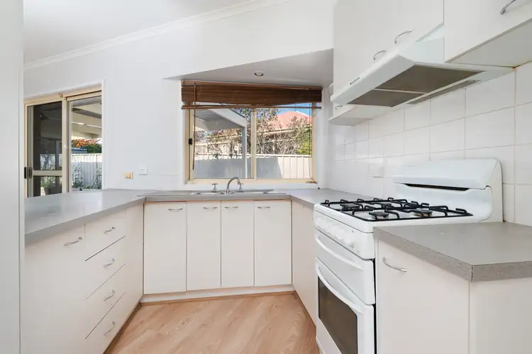 Fifth view of Homely unit listing, 2/10 THRUSH COURT, West Wodonga VIC 3690