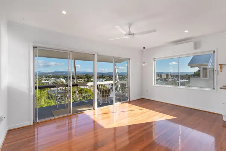 33 Brakes Crescent, Miami QLD 4220