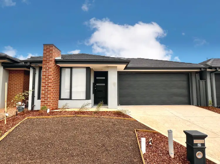 49 Adelong Boulevard, Cobblebank VIC 3338