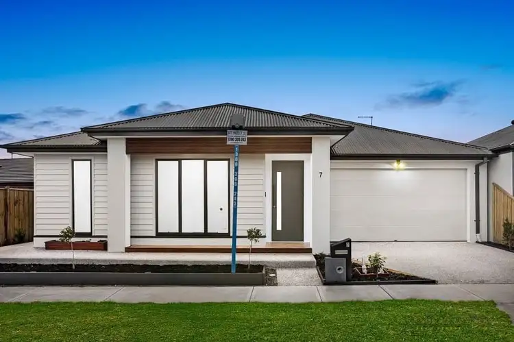 7 Moonstone Road, Donnybrook VIC 3064