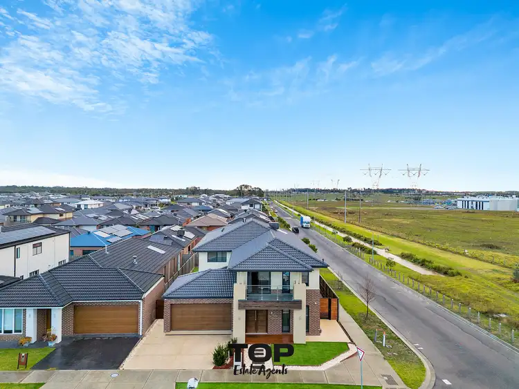 15 Harlequin Way, Clyde North VIC 3978
