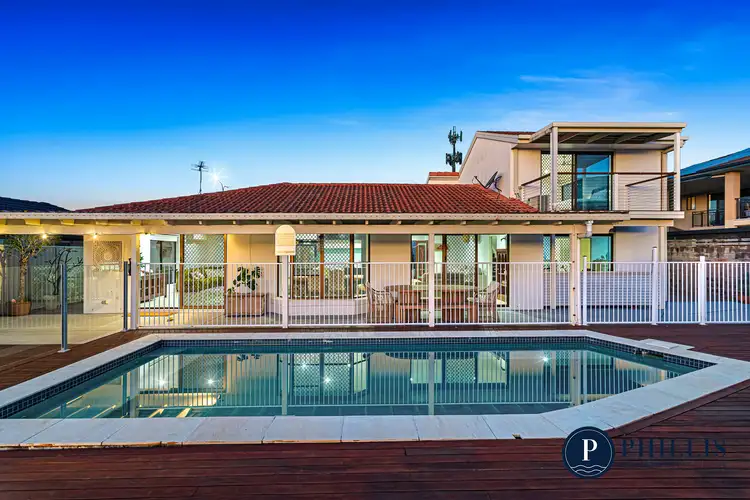 100 Oxley Drive, Paradise Point QLD 4216