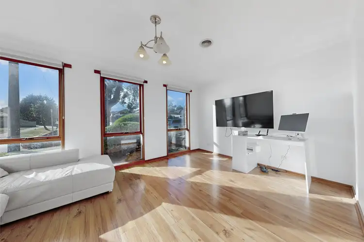 Second view of Homely house listing, 8 Geraldine Drive, Hampton Park VIC 3976