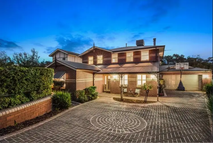 11 Normanton Place, Berwick VIC 3806
