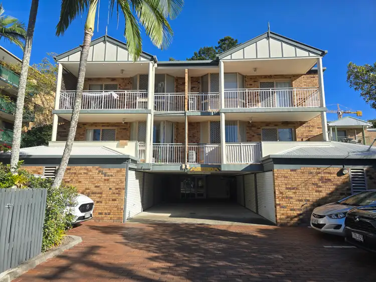2/115 Central Avenue, Indooroopilly QLD 4068