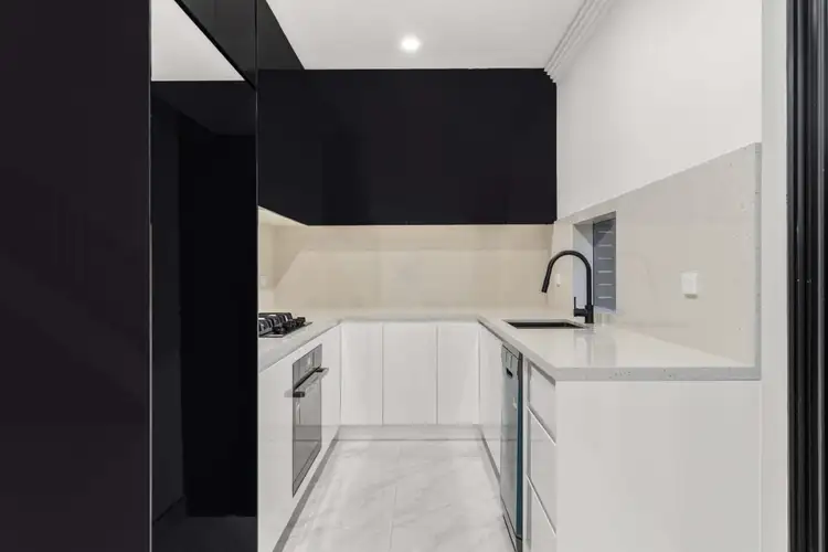 2/27 Hill Road, Lurnea NSW 2170