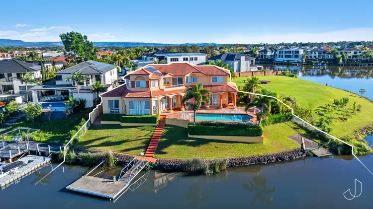 3 Trimaran Place, Clear Island Waters QLD 4226
