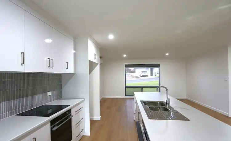 Third view of Homely house listing, 8 Granite Court, Mount Gambier SA 5290