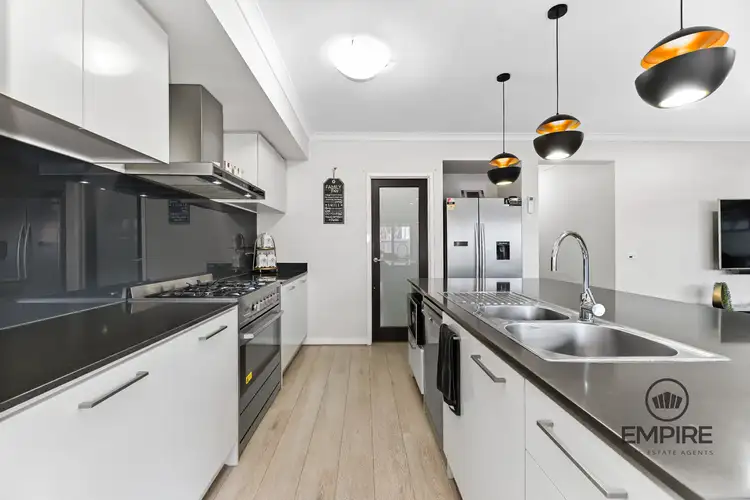 90 Glenrose Boulevard, Clyde North VIC 3978