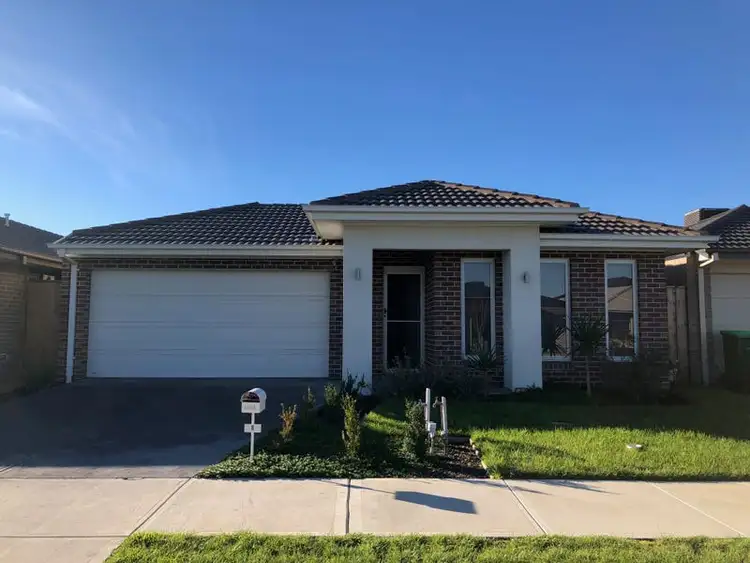 8 Fairywren Street, Pakenham VIC 3810