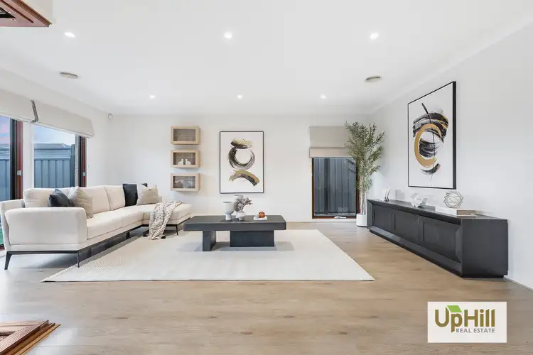 5 Bellhaven Circuit, Clyde North VIC 3978