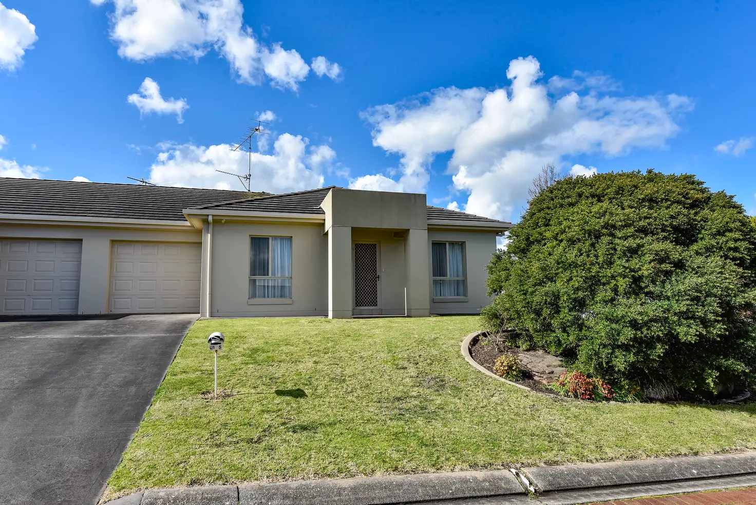 Main view of Homely townhouse listing, 1/5 Bellevale Court, Mount Gambier SA 5290