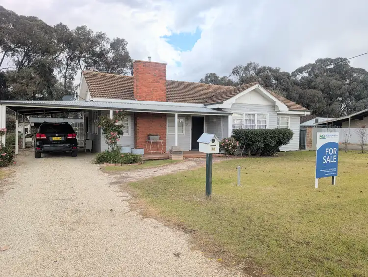 10 Osborne Street, Finley NSW 2713