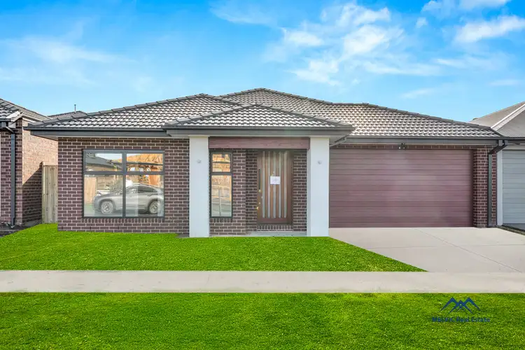 18 Foreshores Drive, Donnybrook VIC 3064