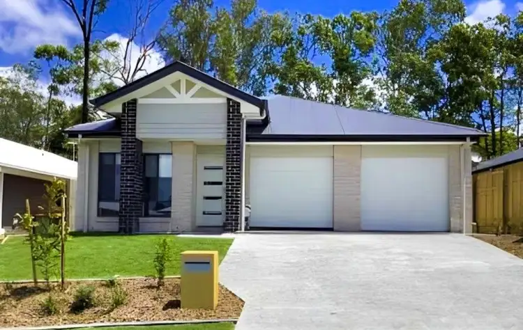 1/8 Carrick Place, Greenbank QLD 4124