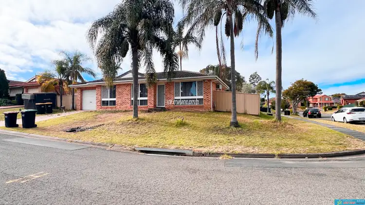 1 Arnold Avenue, Green Valley NSW 2168