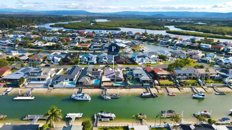 39 Seaspray Street, Paradise Point QLD 4216