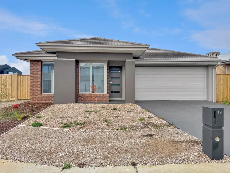 19 Marentelli Avenue, Armstrong Creek VIC 3217