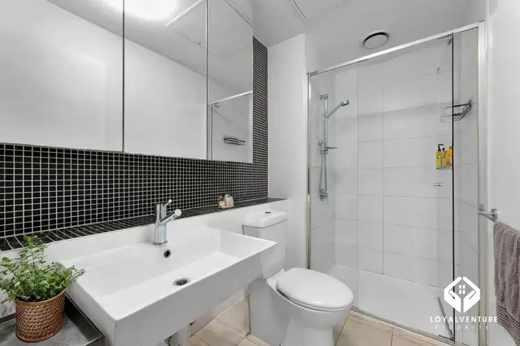 Third view of Homely apartment listing, 604/639 Lonsdale Street, Melbourne VIC 3000