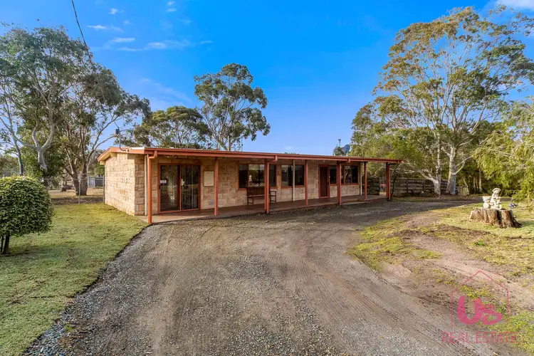 9 Meadow Road, Devon Meadows VIC 3977
