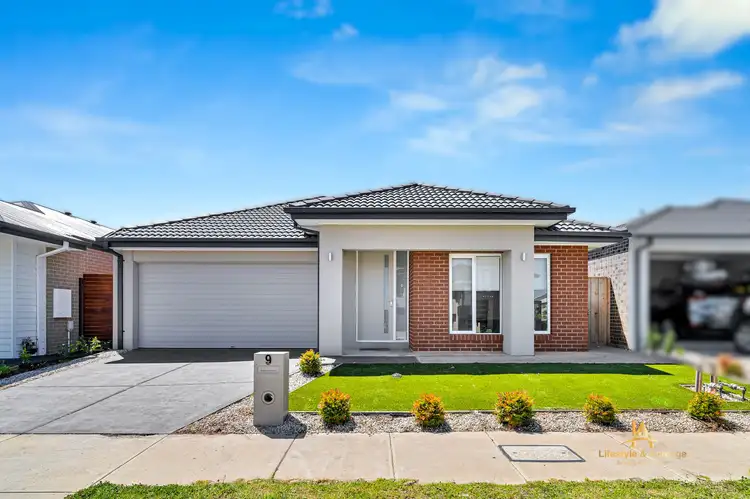 9 Nandewar Street, Clyde North VIC 3978