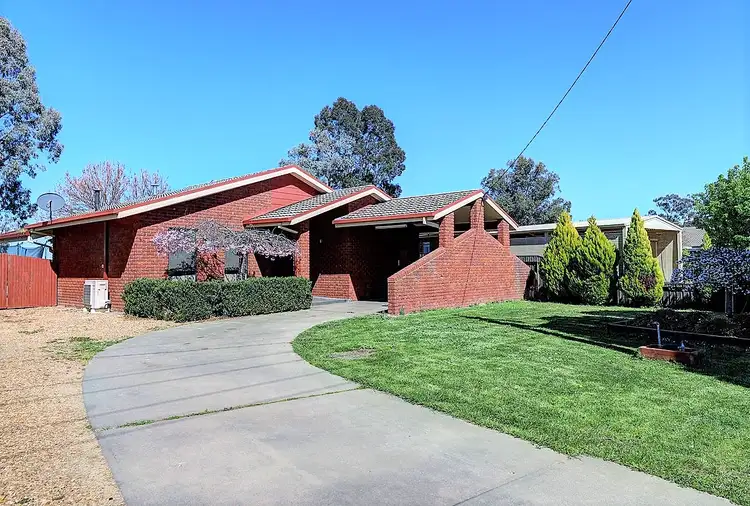 11 WENHAMS LANE, Wangaratta VIC 3677