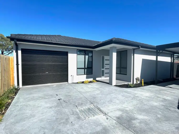 Main view of Homely unit listing, 2/33 Dunbar Avenue, Cranbourne VIC 3977