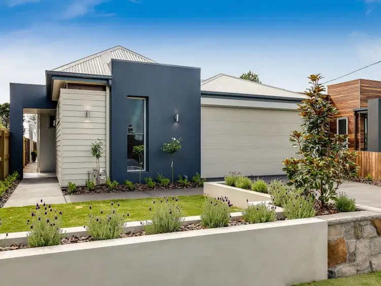18 Simla Street, Mount Lofty QLD 4350