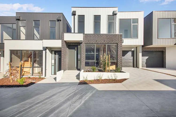 8/62 Station Lake Road, Lara VIC 3212