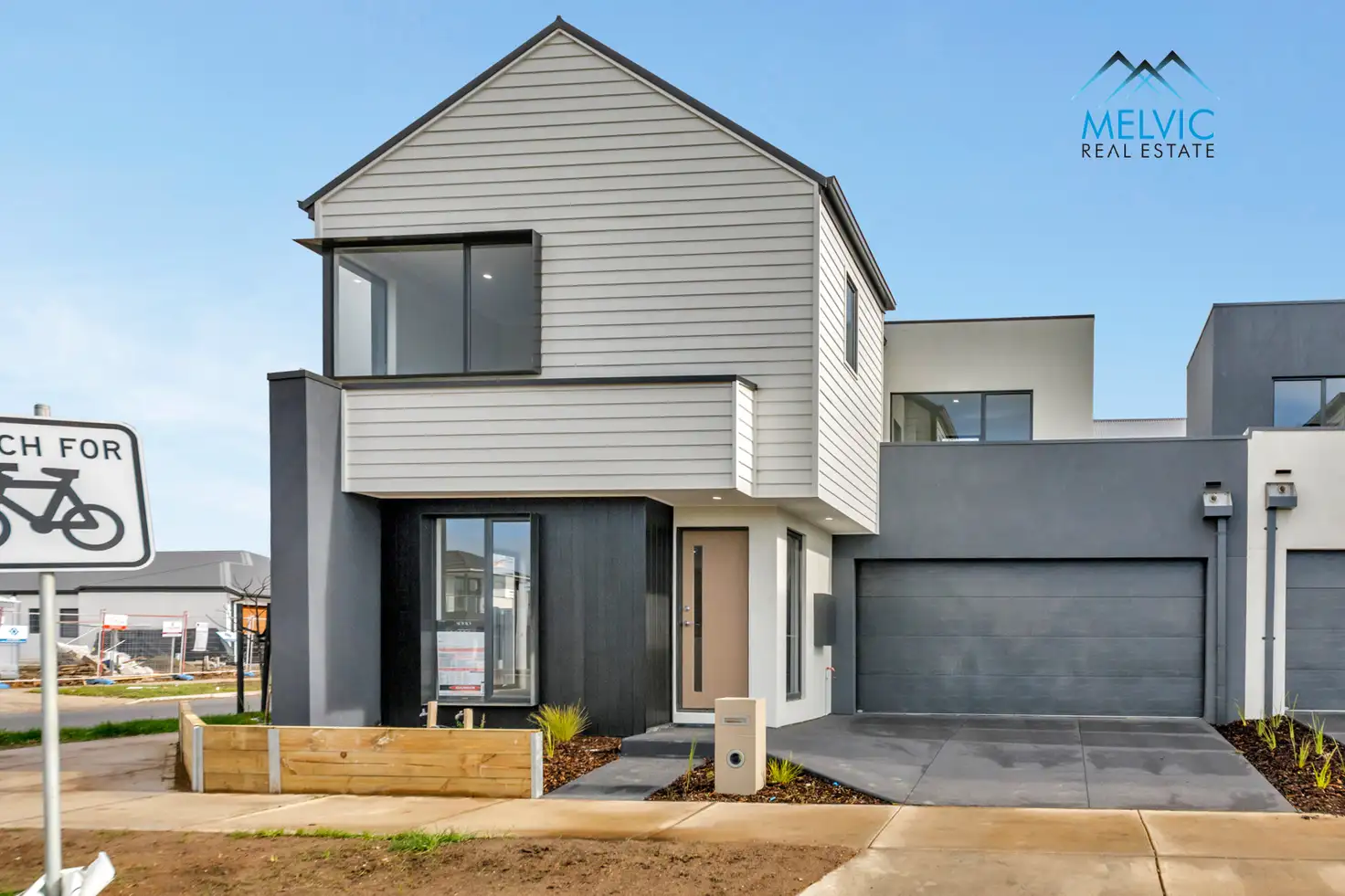 Main view of Homely townhouse listing, 12 Disc Way, Clyde North VIC 3978