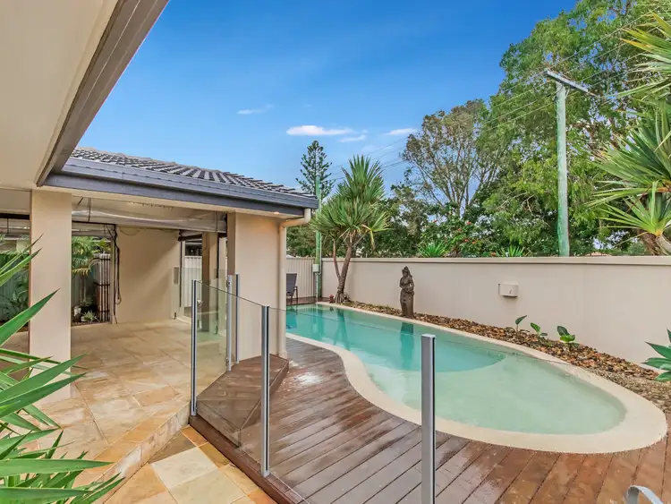 16 Verona Avenue, Isle of Capri QLD 4217